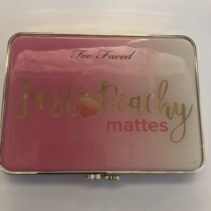 Too Faced - Just peachy - Peaches and cream